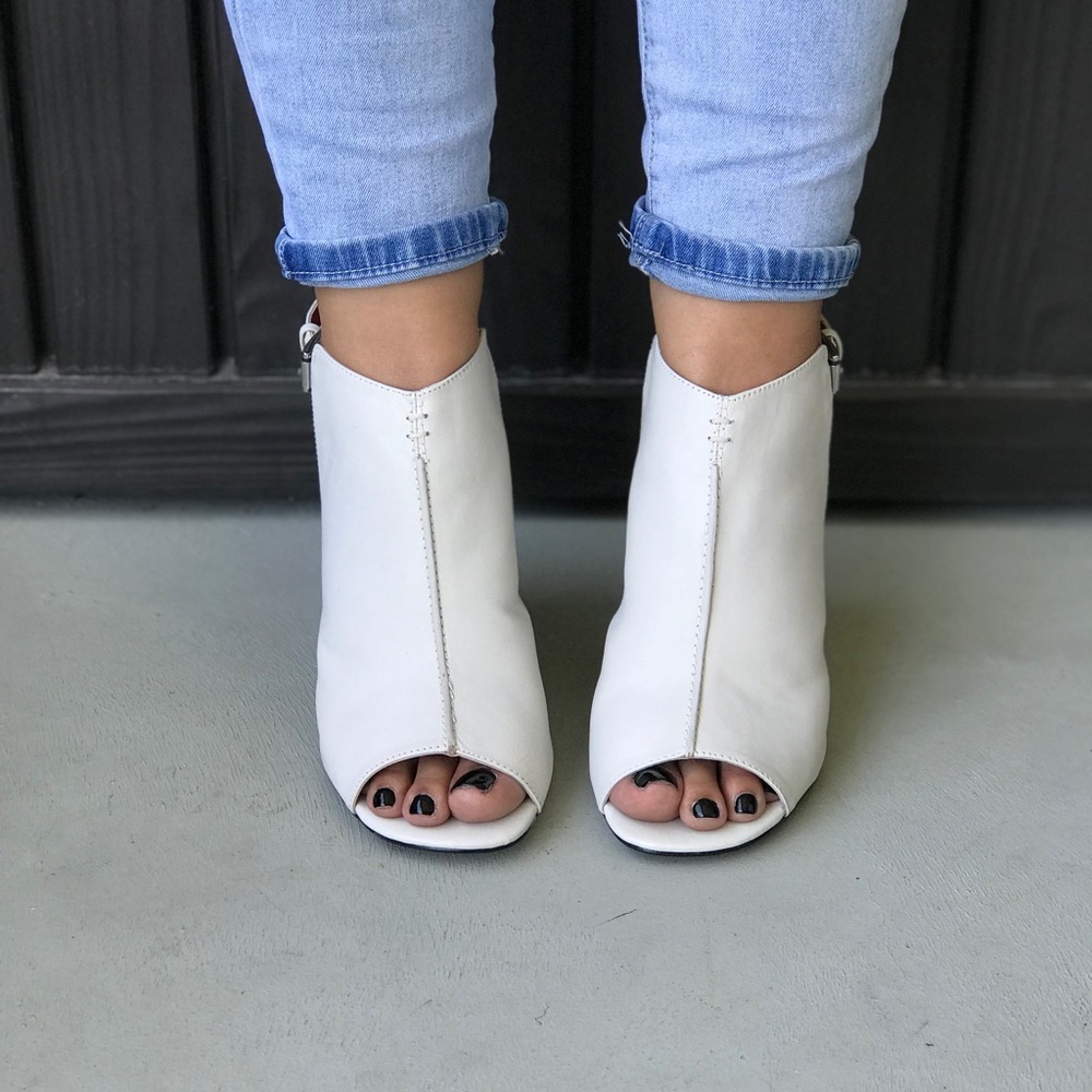 NIB Off Duty Bone Peep Toe Silver Block Heel Mule - Picture 3 of 7